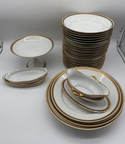MC & Cie, Limoges - Large porcelain dinner...