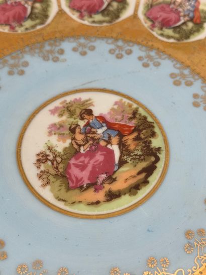 Assiette décorative en porcelaine à fond...