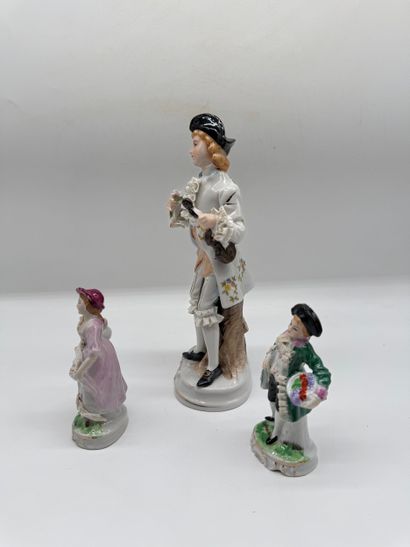 Lot de figurines en porcelaine polychrome,...
