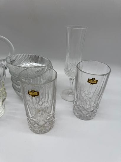 Glassware and Small Metalware Set - 13 pieces
Set...