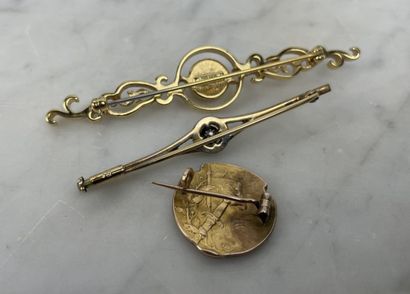 Lot de trois broches fantaisie : Monet, FIX...