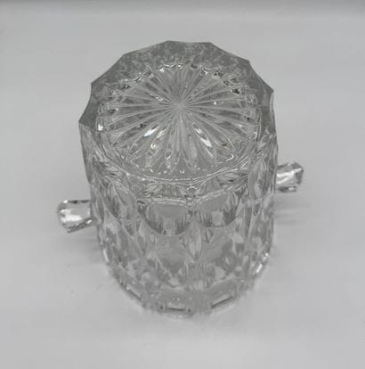 Set of decorative vases and glassware
Includes:
-...