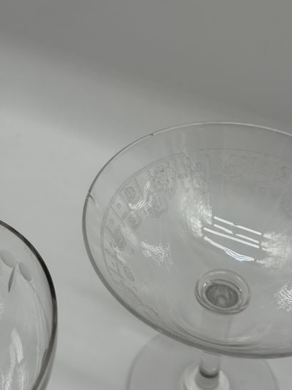 Lot de 10 coupes à champagne en cristal
Ensemble...