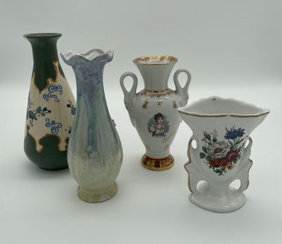 Quatre vases miniatures décoratifs - fleurs...