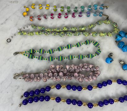 Lot de bijoux fantaisie en pâte polymère...