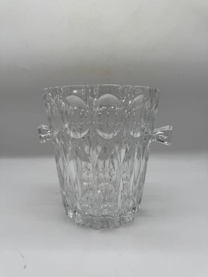 Set of decorative vases and glassware
Includes:
-...