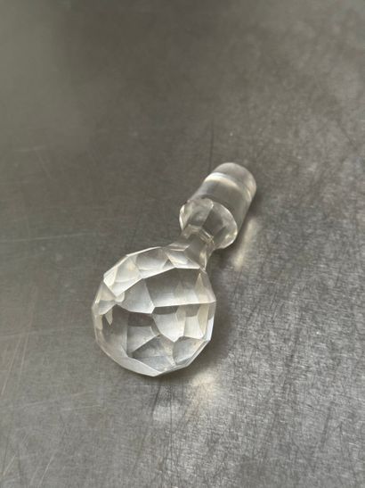 Lot de deux objets en cristal et métal argenté
Un...