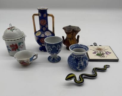 ARTS DECORATIFS XXe SIECLE
Lot de huit miniatures...