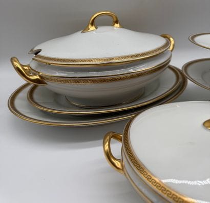 MC & Cie, Limoges - Large porcelain dinner...