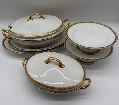 MC & Cie, Limoges - Large porcelain dinner...