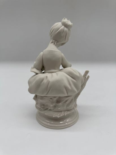 Lot de sujets décoratifs en porcelaine et...