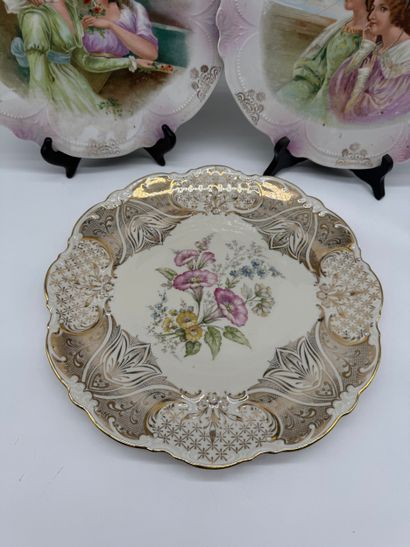 Lot de trois assiettes décoratives en porcelaine
Lot...