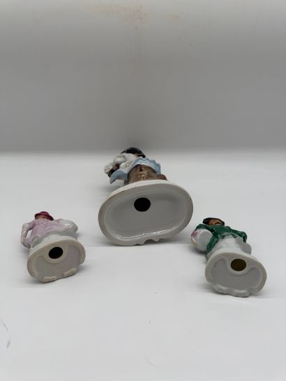 Lot de figurines en porcelaine polychrome,...
