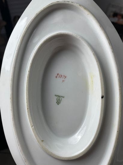 Fraureuth Rose-decorated porcelain service
White...