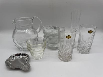 Glassware and Small Metalware Set - 13 pieces
Set...