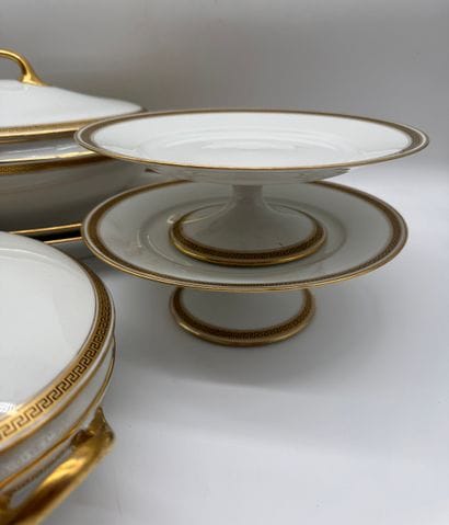 MC & Cie, Limoges - Large porcelain dinner...