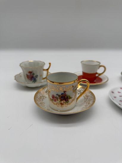 Grand ensemble de vaisselle en porcelaine,...