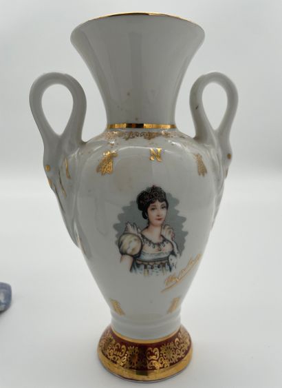 Quatre vases miniatures décoratifs - fleurs...