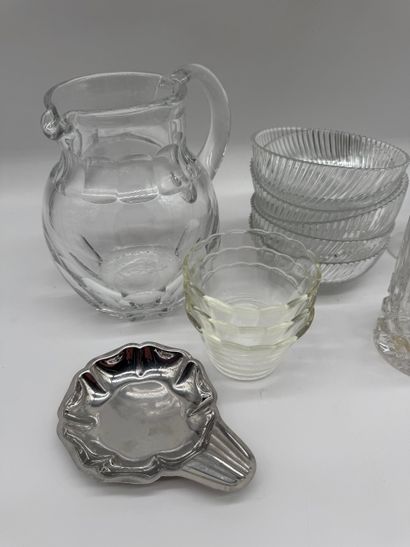 Glassware and Small Metalware Set - 13 pieces
Set...