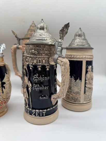 Lot de chopes à bière allemandes en grès,...
