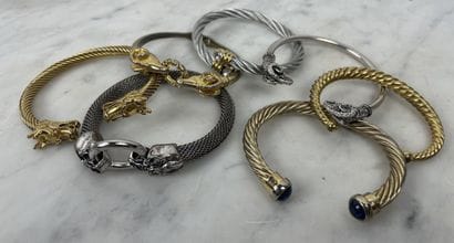 Lot de bracelets fantaisie torsadés 
Ensemble...