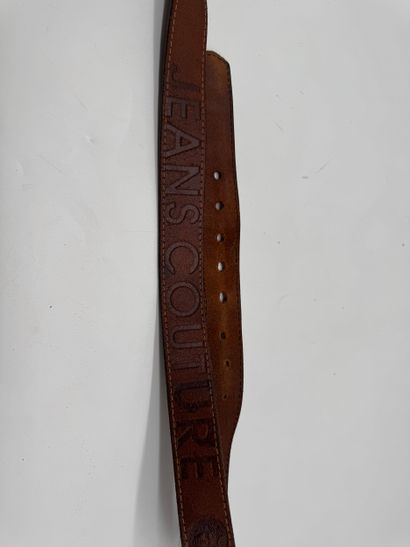 Ceinture - VERSACE
Ceinture en cuir marron.
Dimension...