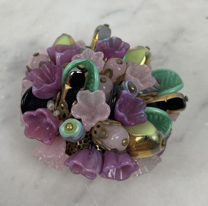 Broche « bouquet » en perles de verre moulé...