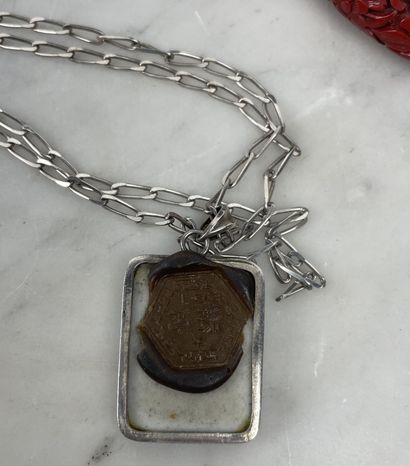 Lot Asie : collier en argent 925 à pendentif...