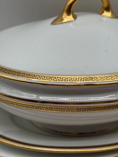 MC & Cie, Limoges - Large porcelain dinner...