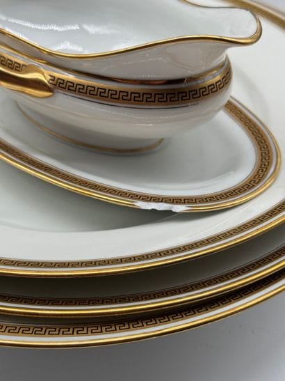 MC & Cie, Limoges - Large porcelain dinner...
