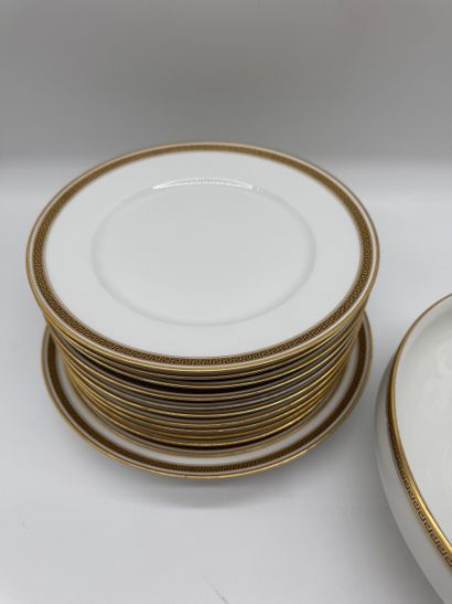 MC & Cie, Limoges - Large porcelain dinner...