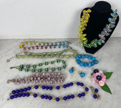 Lot de bijoux fantaisie en pâte polymère...