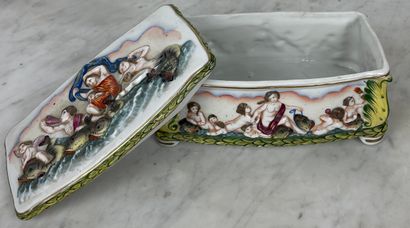 Boîte rectangulaire en porcelaine Décor en...