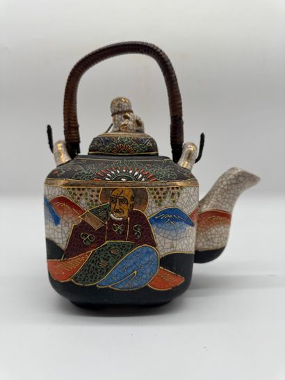 Japon, style Satsuma - Théière en faïence...
