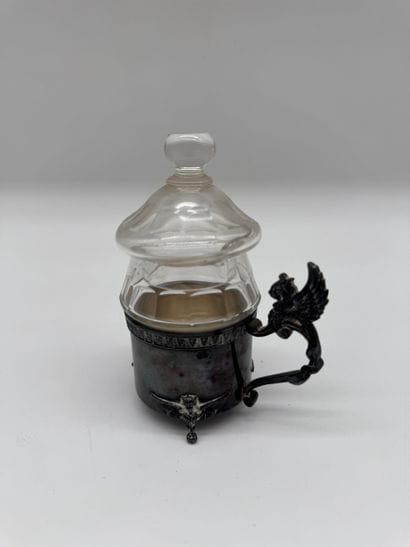 Lot de deux objets en cristal et métal argenté
Un...