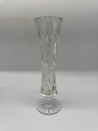 Set of decorative vases and glassware
Includes:
-...
