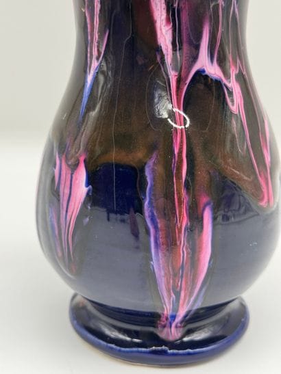 Glazed ceramic vase with flowing decoration
Baluster-shaped...