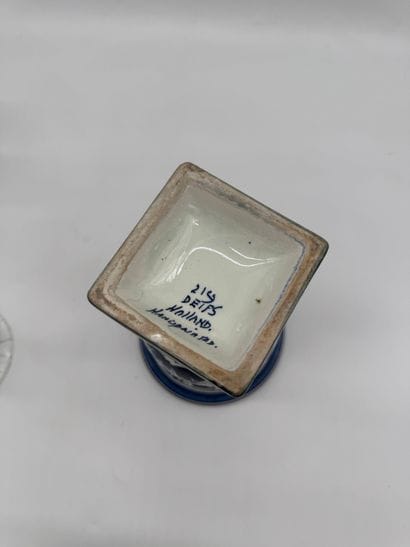 Set of decorative vases and glassware
Includes:
-...
