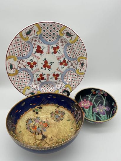 Trois pièces de céramique décorative - Nippon,...
