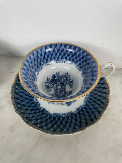 Ensemble de cinq tasses et sous-tasses en...