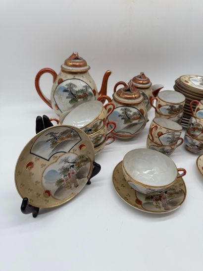 Service à thé et café en porcelaine, 36 pièces
Service...