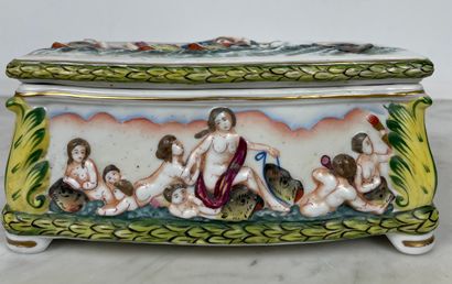 Boîte rectangulaire en porcelaine Décor en...