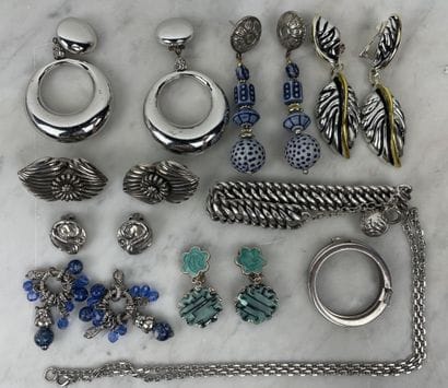 Lot de bijoux fantaisie ton argent : 7 paires...