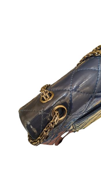 CHANEL Sac « Reissue 2.55 Flap » en cuir...