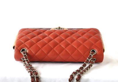 CHANEL Sac « Paris-Edinburgh Flap » en cuir...