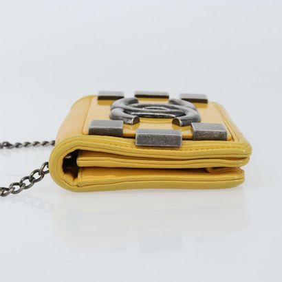 CHANEL Sac « Boy Brick Flap » en cuir jaune,...