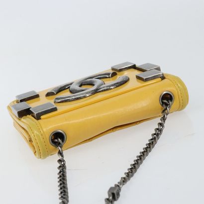 CHANEL Sac « Boy Brick Flap » en cuir jaune,...