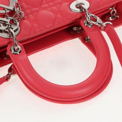 CHRISTIAN DIOR Sac « Lady cannage » en cuir...