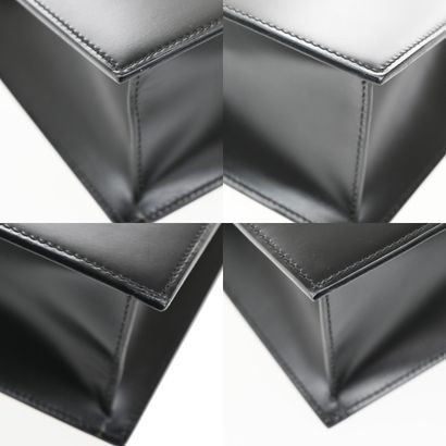 CARTIER Sac « Panthère » en cuir noir.
Dimensions...