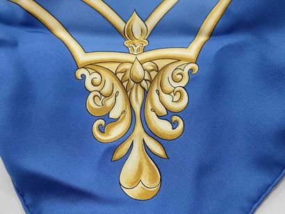 HERMES 90 Carré in blue silk.
Dimensions:...